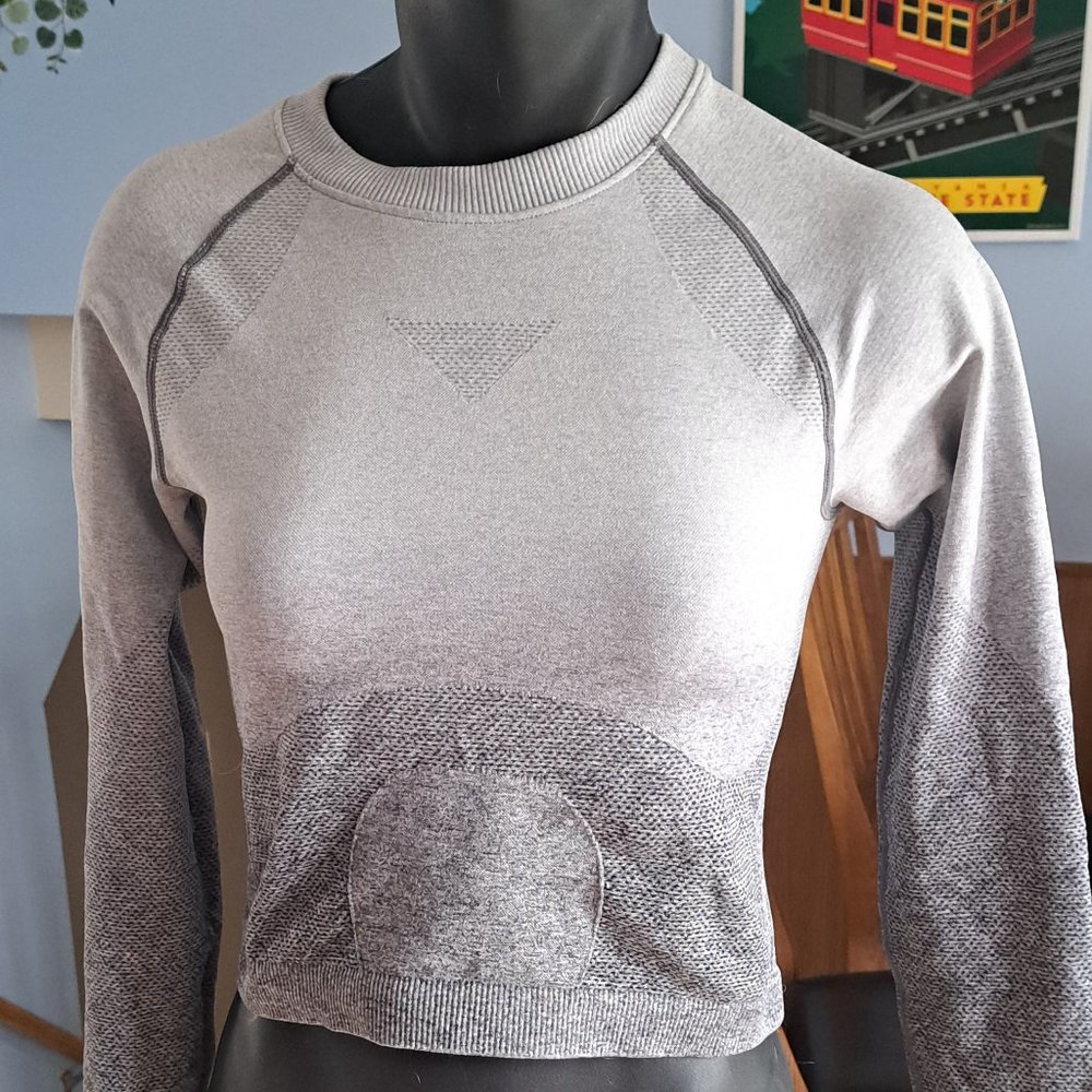 Gradient Crop Top Athletic Wear Grey